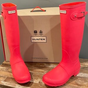 Brand New Hyper Pink Tall Hunter Rain Boots
